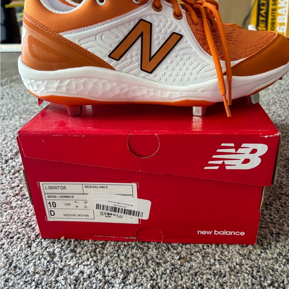 New Balance Men’s metal baseball cleats. Brand new never worn.